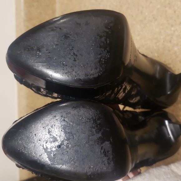 Emilio Pucci Lace Stilettos - Picture 6 of 6